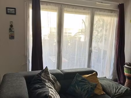 t3 à vendre avec terrasse et 2 places de parking