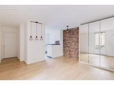exclusivité / paris 18e – f2 avec terrasse à 100m du moulin rouge