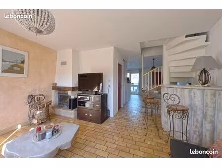 poisat - appartement t5 en triplex familial avec terrasse  au cœur du village