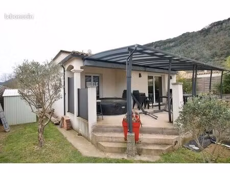 maison . villa contemporaine . 6 pièces . 159m²