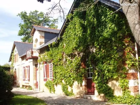 maison de 250 m² sur parcelle arborée de 5 500 m²  avec dépendances 400 m²