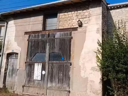 vends grange dans village