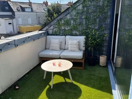 t2 place ney avec une terrasse  un balcon et stationnement privatif