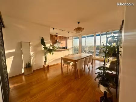mérignac – t3 bis traversant 71 m² rénové avec balcon  vue dégagée – tram à pied