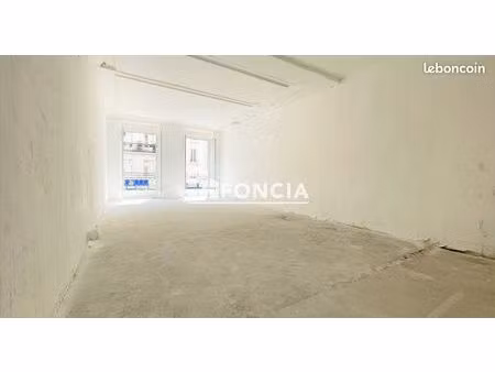 paris iii – reaumur-sebastopol / rue saint martin – appartement traversant et lumineux ave