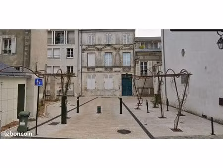 parking box fermé dans résidence sécurisée