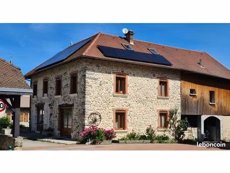 maison familiale de village  8 pièces  268 m²  composée de 2 logements indépendants. maiso