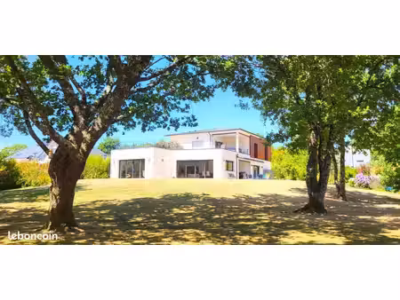 propriété 7 pièces 232 m²