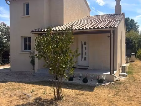 laroque – charmante maison rénovée de 128 m² sur terrain clos de 851 m²