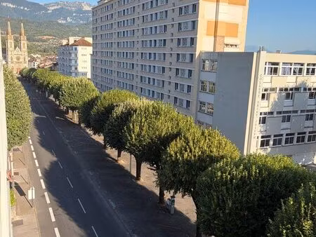 ? vue sur l’avenue jules ravat tour de france