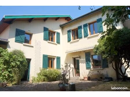 maison familiale lumineuse et chaleureuse – 158 m² – jardin arboré de 800 m² – dpe c