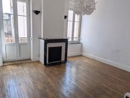 appartement nancéien de caractère-2chambres-gare/artem/parc sainte marie