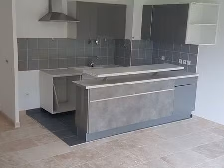 appartement à louer remis à neuf avec jardin de 125 m² et deux parkings
