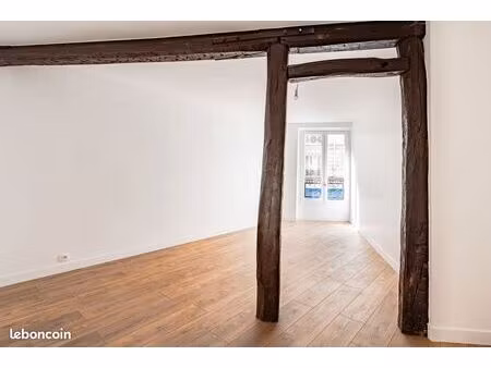 très bel appartement 3 pièces traversant de 48m2 en plein coeur de montmartre