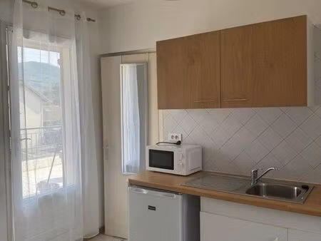 studio étudiant face université et écoles sup