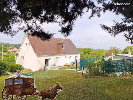villa volet roulant  clim- piscine chauffée abrité isolation extérieur -possibilité un gît