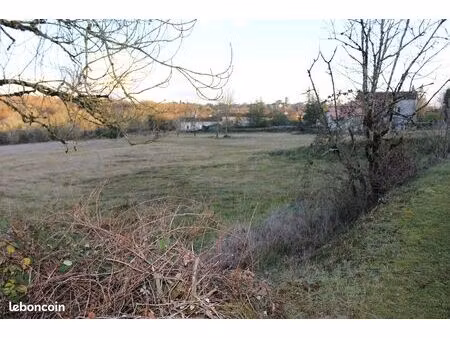 terrain avec cu de 10500m² à aujols 46
