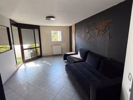 jolie t3 avec terrasse garage et parking privé