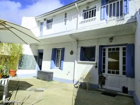maison + 150 m2 - 2 apparts + cour - firminy