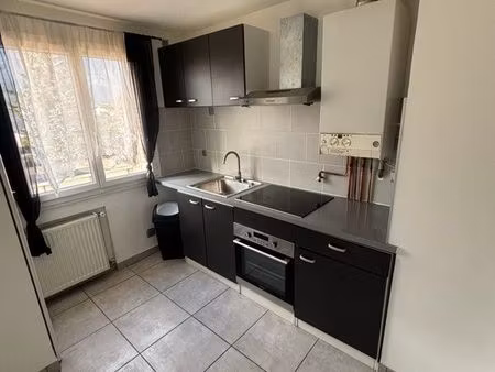 appartement t3 avec balcon  résidence sécurisée