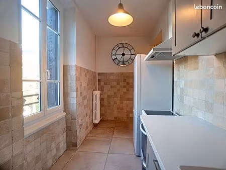 t2 41m² - meuble a louer - copropriete standing - place de parking privative