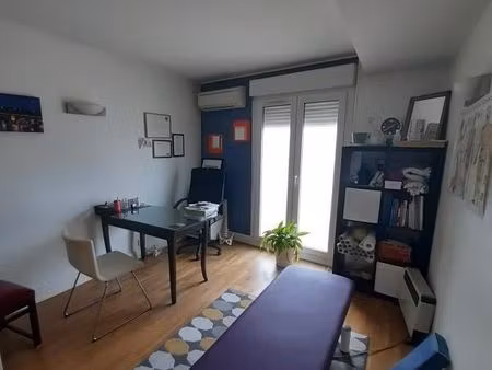 bureau 65 m²