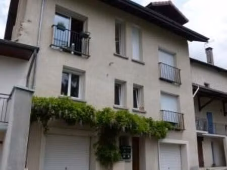 goncelin t3 dans maison 68m2 proche gare + garage