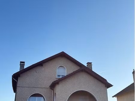maison proche centre de saint cere