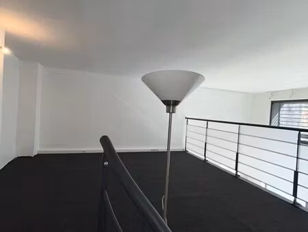 local onglerie esthéticienne cosmétique soin 20m2 mezzanine
