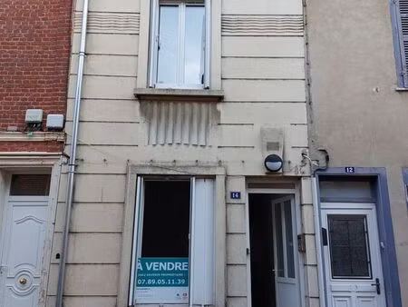 ? frais de notaire offerts ? : charmante maison de ville avec cour – centre-ville de beauv