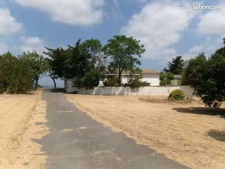 propriété 8300 m2 terrain avec piscine et hangar