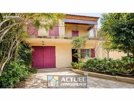 maison 8 pièces 220 m²