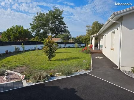 maison près du lac