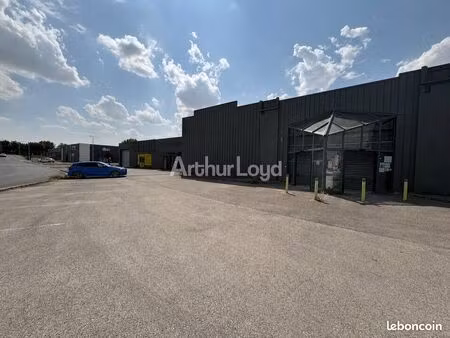 local commercial 1 850 m²