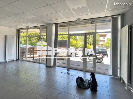 location - local commercial - 73 48 m² - 9 600 /an hc ht -