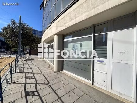 location - local commercial - 100 m² - 26 400 /an hc ht -