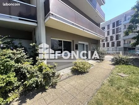 location - local commercial - 107 m² - 13 200 /an hc ht -
