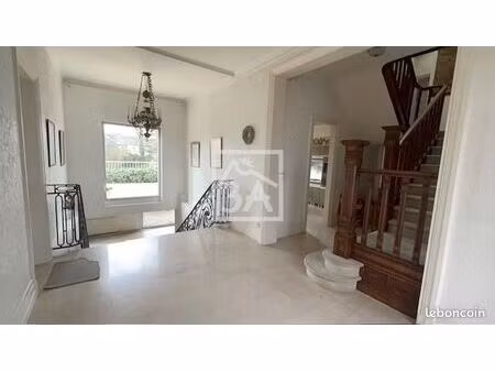 propriété 10 pièces 201 m²