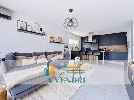 superbe appartement t3 récent avec balcon  parking en sous-s