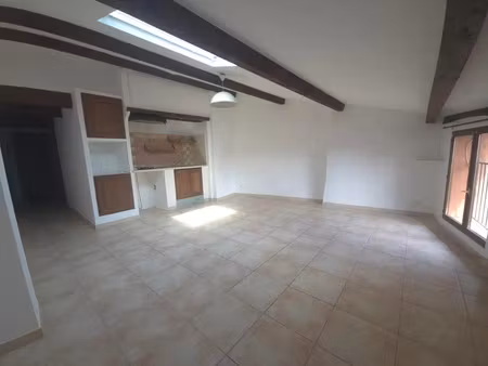 location appartement 3 pièces 63 m² à aups (83630)