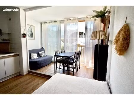 studio meublé avec parking privé - plage à 150 m - bail septembre à juin