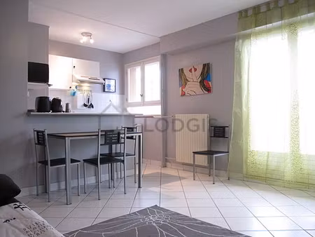 studio meublé avec ascenseur  concierge et local à vélos