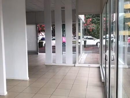bureaux avec possibilite espace stockage