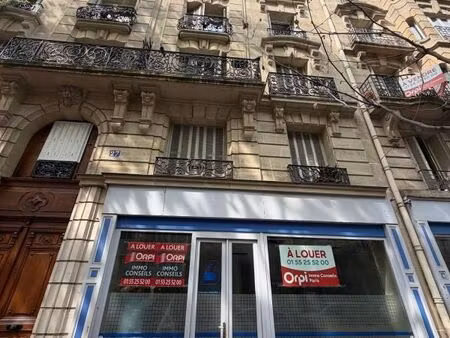 bureau 61 m²