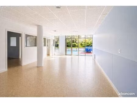 bureaux 366 m²