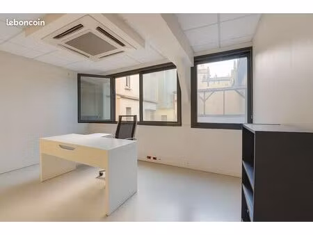 bureaux 653 m²
