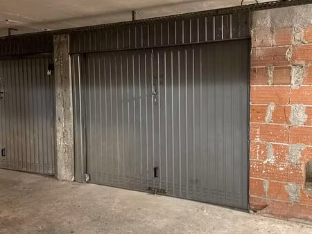 grand garage/box sécurisé