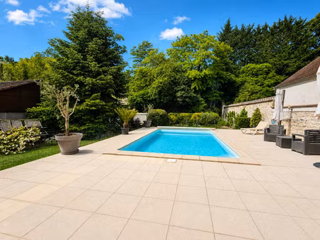 propriété avec dépendance et piscine