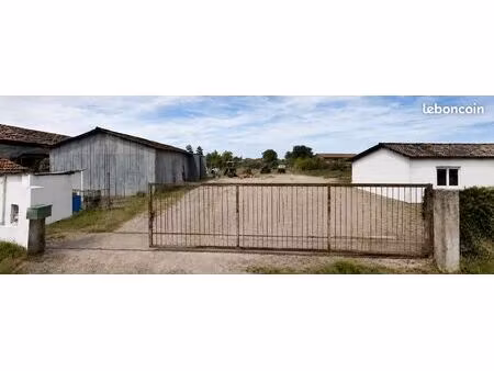 local artisanal avec bureau  hangar et terrain