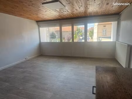 grand appartement f2 avec balcon
